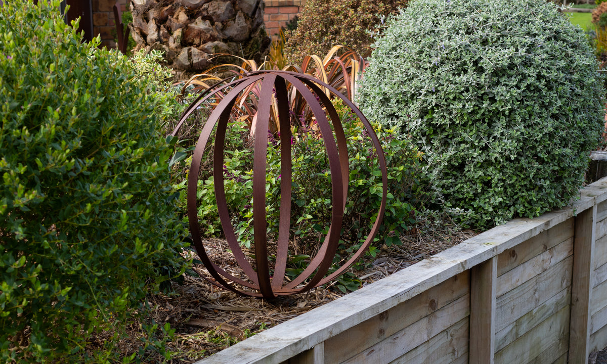 SPHERES – No8 Wired Rustic Designs